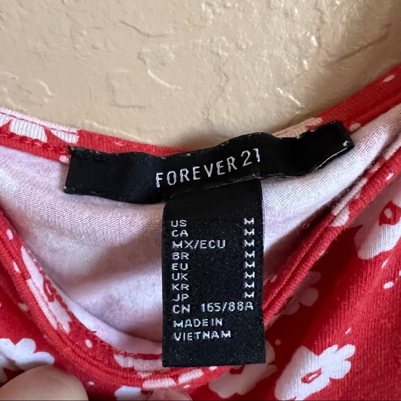 Forever 21 Floral Crop Top - Size M - Picture 3 of 3